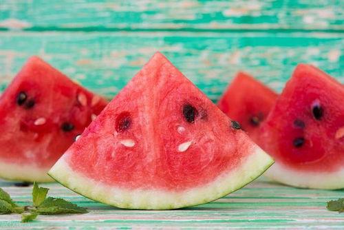 娃吃瓜视频发朋友圈文案,娃吃瓜视频朋友圈文案大揭秘