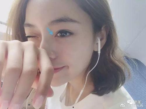 吃瓜少女抠鼻子视频,太真实了！