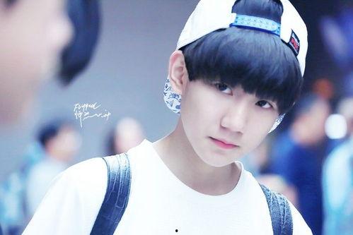 李现和王源吃瓜事件视频,揭秘娱乐圈幕后真相